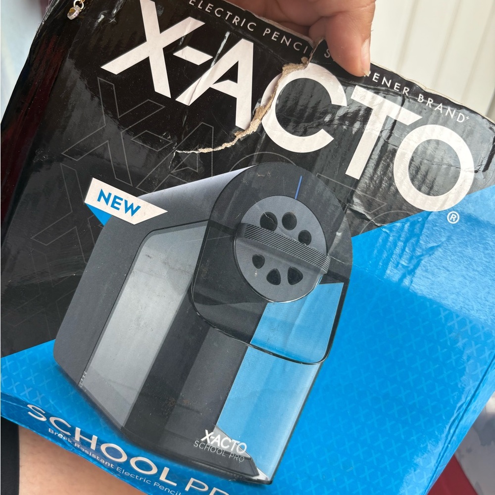 X-ACTO Electric Pencil Sharpener - Black and Blue